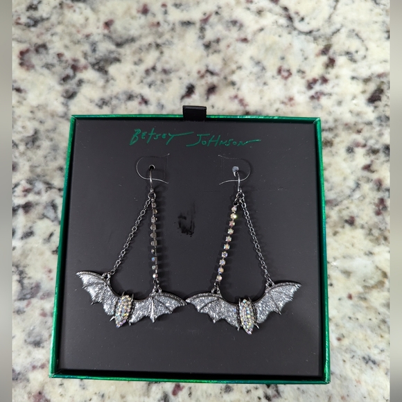 Betsy Johnson cute bat earrings - Picture 2 of 6